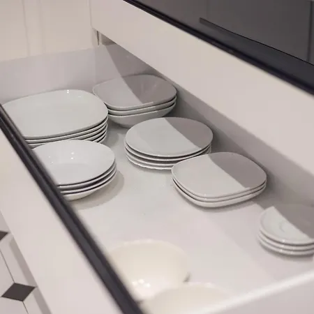 Old Town Grey By Bookinghost ורשה