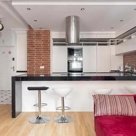 Old Town Grey By Bookinghost * ורשה