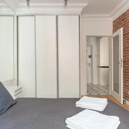 Old Town Ruby Apartment